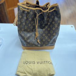 Louis Vuitton Purse, M42224, With Dust Bag, In Good Condition , Entrupy Verified 