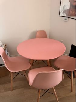 Baby Pink Table w/4 chairs