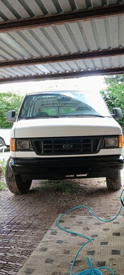 2005 Ford E-250
