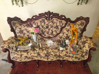 Victoria Crown Living Room Set