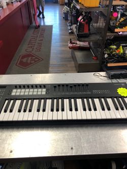 1003 Novation Launchkey 49 midi keyboard 551116