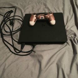 Play Station 4 With Downloading Game Inside 