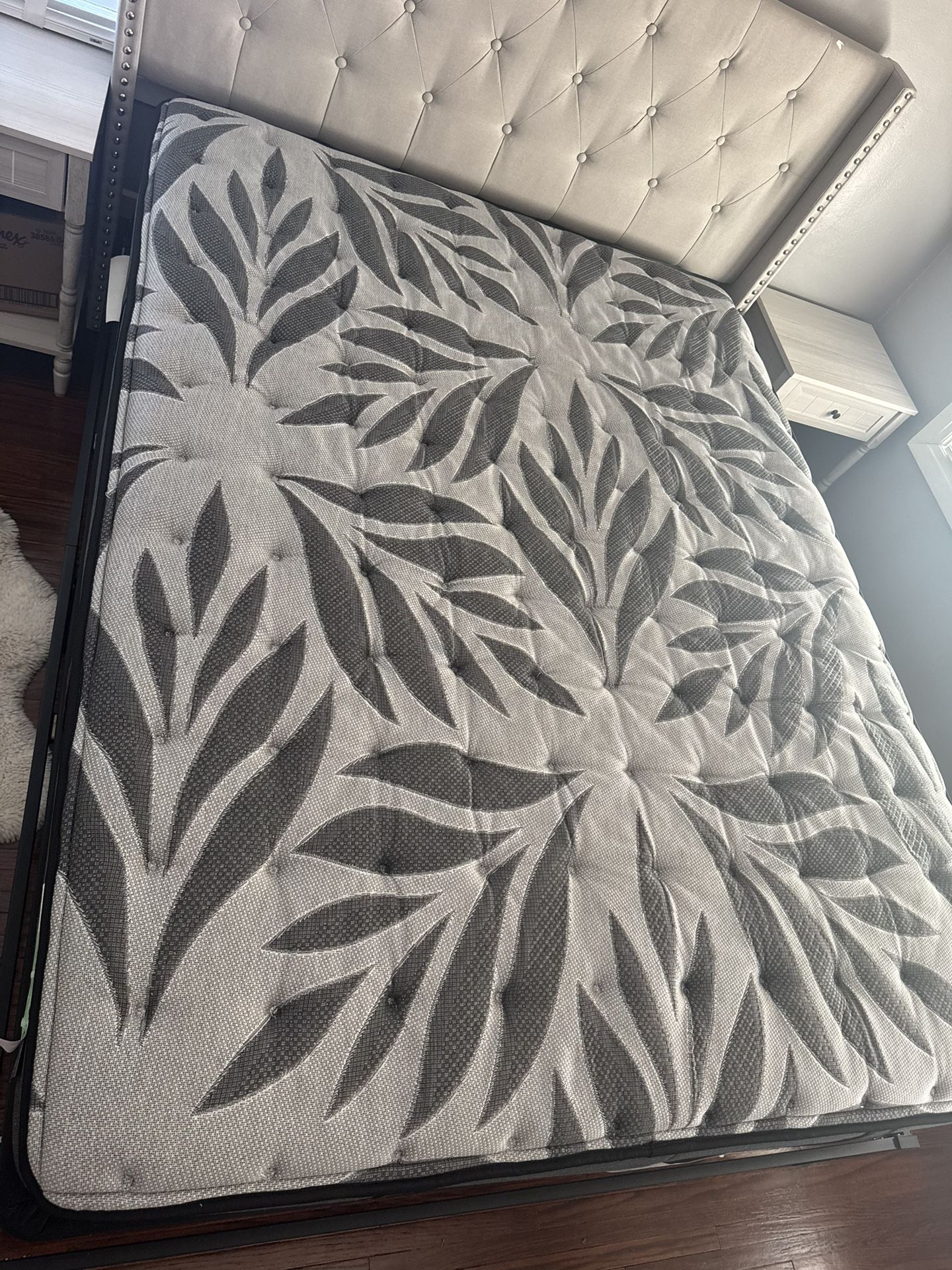 Sealy Queen Ultra Firm Mattress + Box Foundation – Almost NEW – $750 + $50 Box Spring 