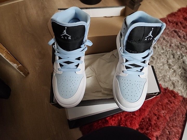 Air Jordan 1 Mid Ice Blue White SE Size 6Y 2023 DV1337-104 Brand New With Box