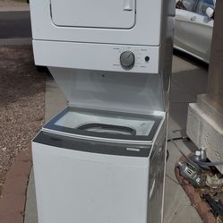 Whirlpool 24” washer dryer 220 v electric