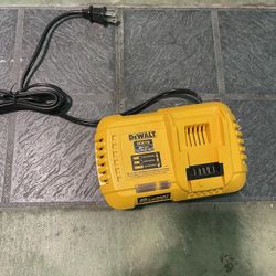 DEWALT 20V 8 AMP  Lithium Ion Fan Cooled  Fast Charger