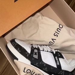 Louis Vuitton Sneakers Men’s 10.5
