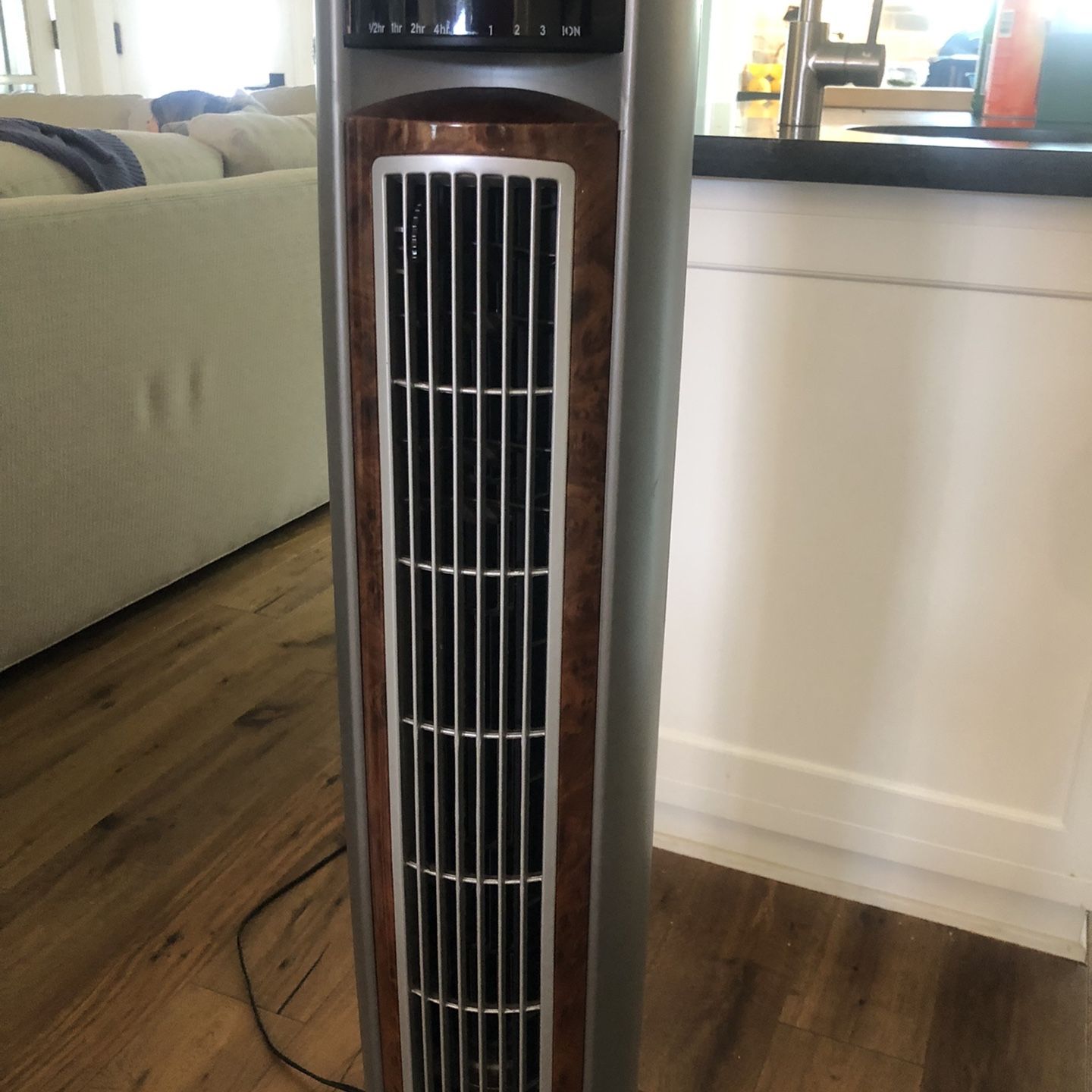 Lasko Tower Fan Model E20739 for Sale in Newport Beach, CA - OfferUp