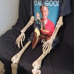 Life-size skeleton with accessories