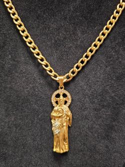 Cadena y dije de San Judas.