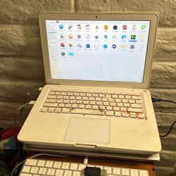 Apple MacBook- White, 13in Mid 2010