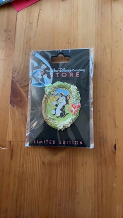 Figaro EXCLUSIVE PIN