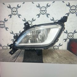 2017-2018 Kia Forte Right Halogen Fog Light OEM 