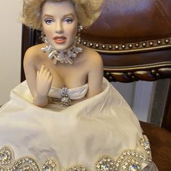 Very  Gorgeous Marilyn Morrow doll Ceramic with the bench