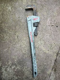 Milwaukee Pipe Wrench 24’’