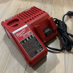 Milwaukee M18 / M12 Charger