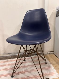Blue chair silla