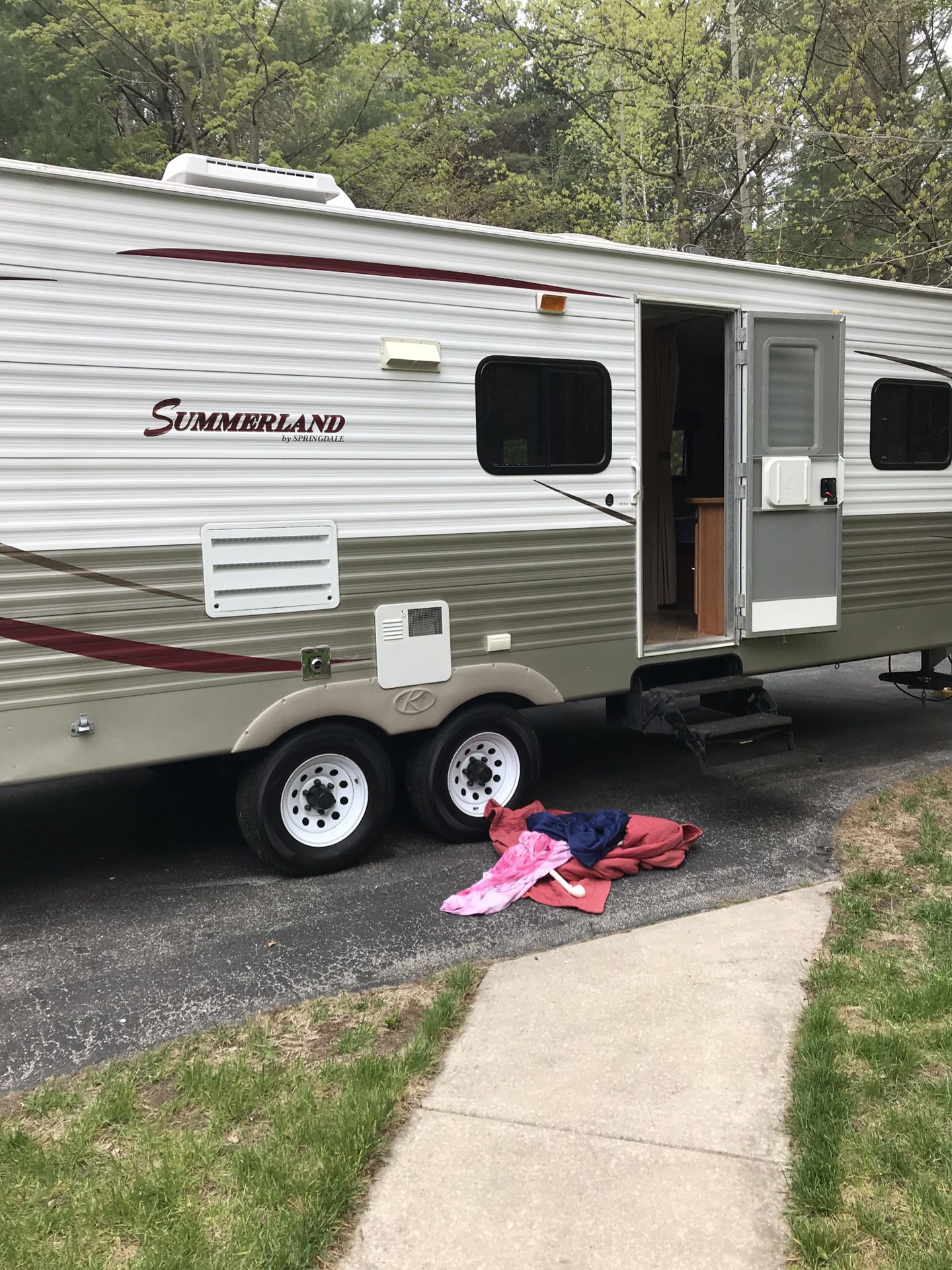 Photo FOR SALE Summerland by Springdale 30 foot 2007 1 slide out New tires New 18 foot awning Many accessories available Message me if interested $8750.00