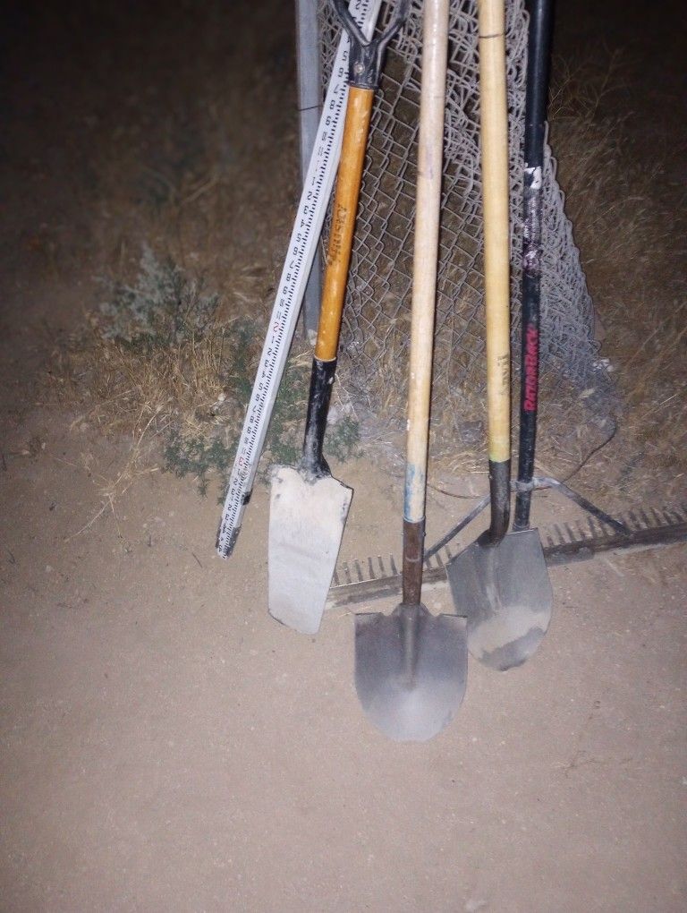 Husky Shovels Razorback Aluminum Rake 8 Ft Aluminum Retractable Measuring Stick