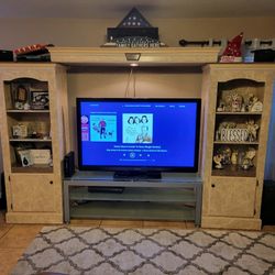 Entertainment center 