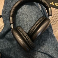 Wireless bluetooth headphones