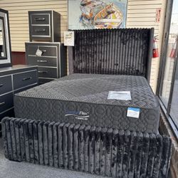 Queen Size Bedframe. 🚚WE DELIVER🚚