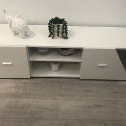 Mueble solo sin decoración 