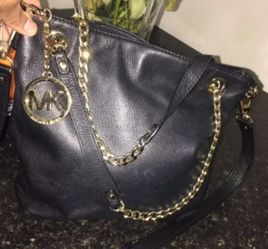 Authentic Mk leather cross body bag in excellent condition
