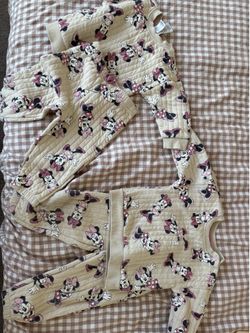 Minnie Mouse outfits