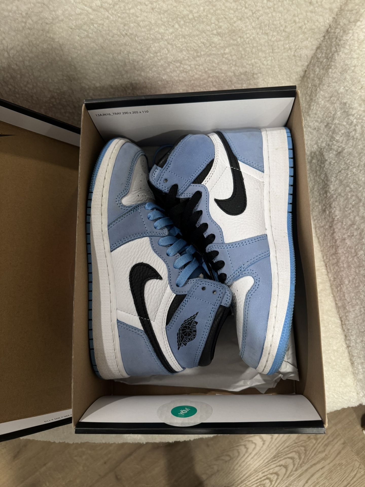 🔥 Jordan 1s - 5.5y - UNC