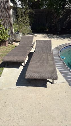 Patio lounge chairs