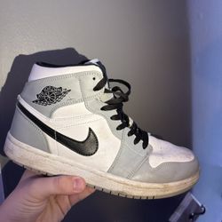 Jordan 1 Mid, GREY