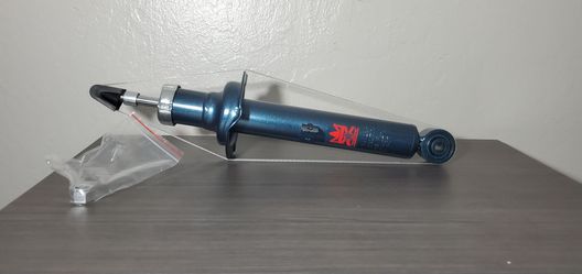 WIN2B 2002–2005 Lexus IS300 Front Struts – Open Box, Never Installed