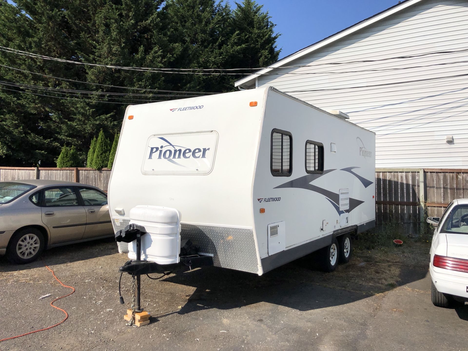 2006 18FT Fleetwood Pioneer travel trailer