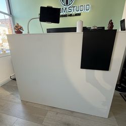 Reception desk