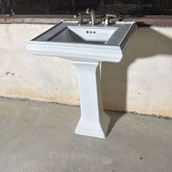 Pedestal Sink With Faucet 