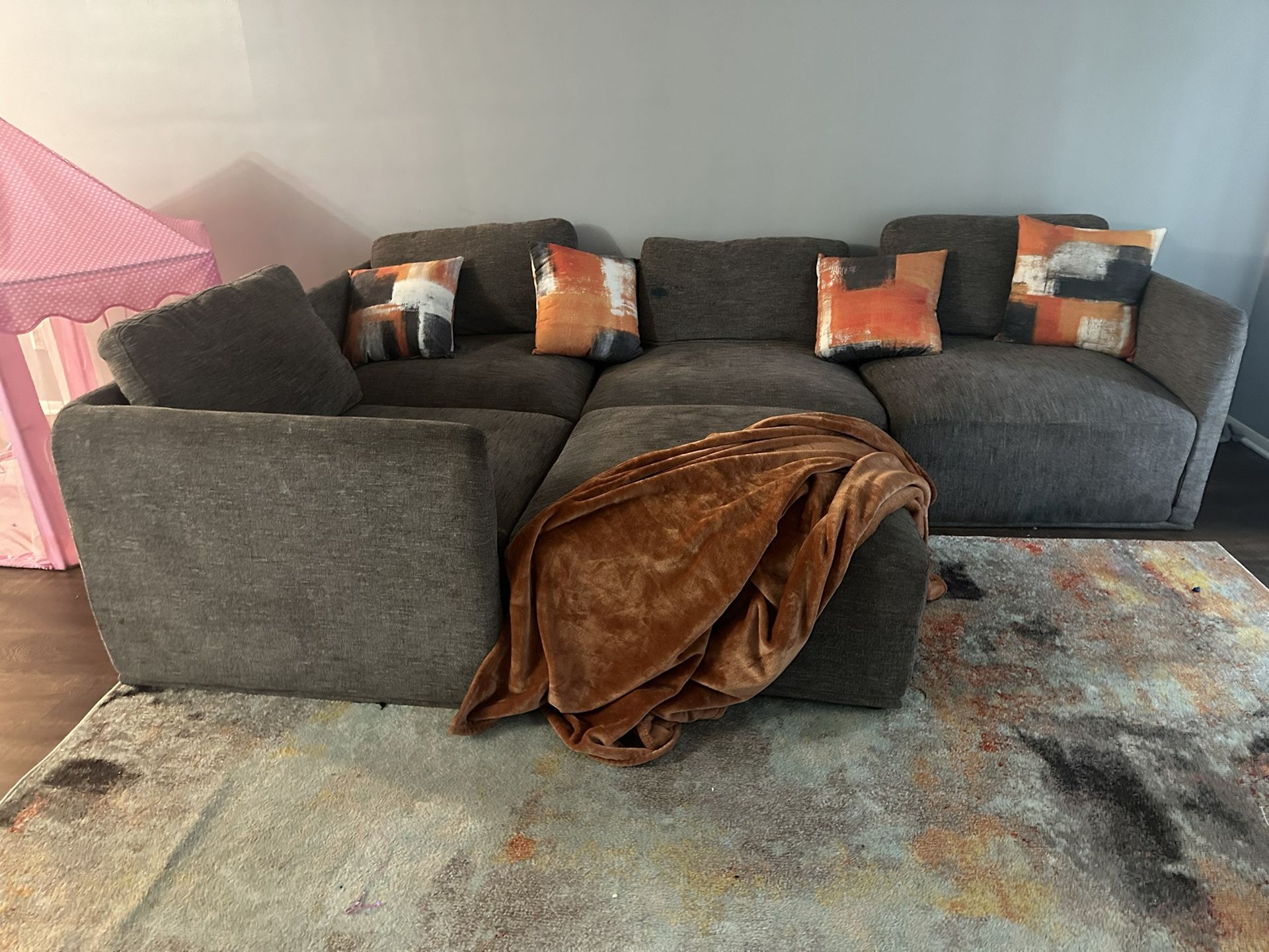 Four Piece Sectional With Ottoman 9 X 12“ Rug Included