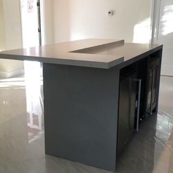 Kitchen Cabinets /quartz Tops