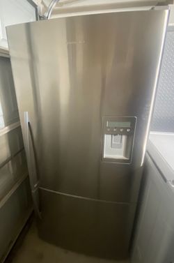 Stainless steel refrigerator Fisher & Paykel