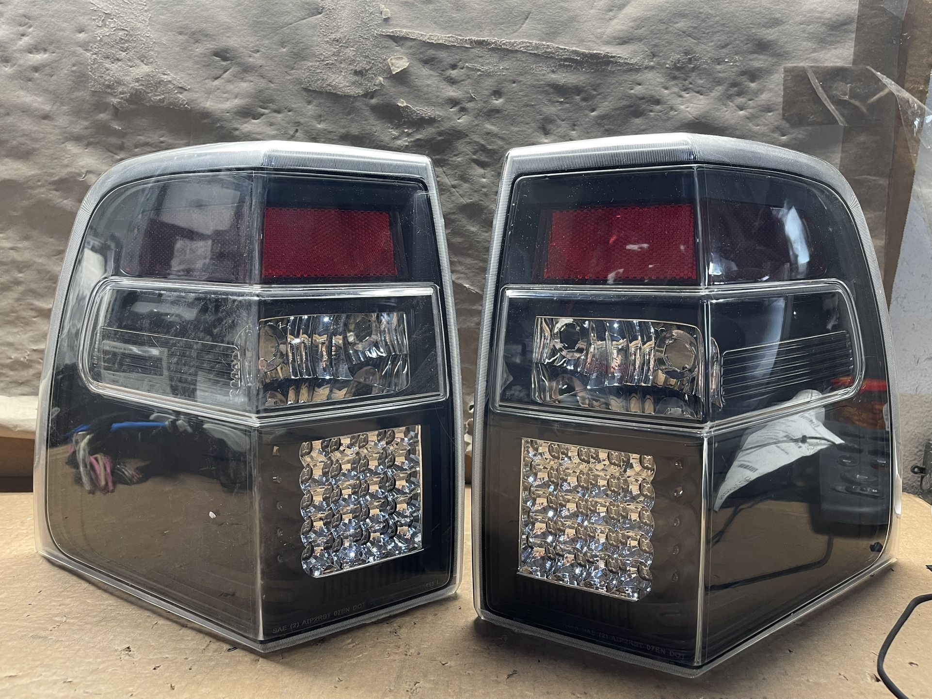 OT38 Fit 07-16 Ford Expedition Taillight Pair Led