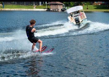 NEW Nash XPS 67” Combo Water Skis – Never Used