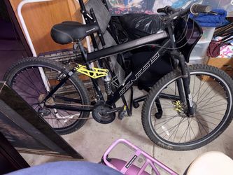 29” s Genesis Incline Mountain Bike
