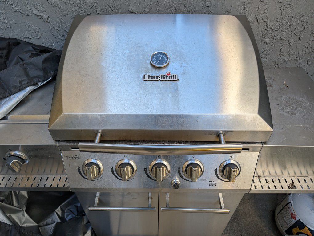 CharBroil Grill with Cover