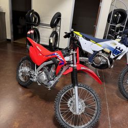 Honda CRF125F Big Wheel Dirt Bike