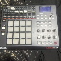 Used Akai Professional MPD32 MIDI Controller