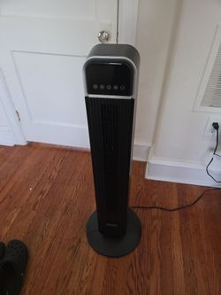 Rotating floor fan