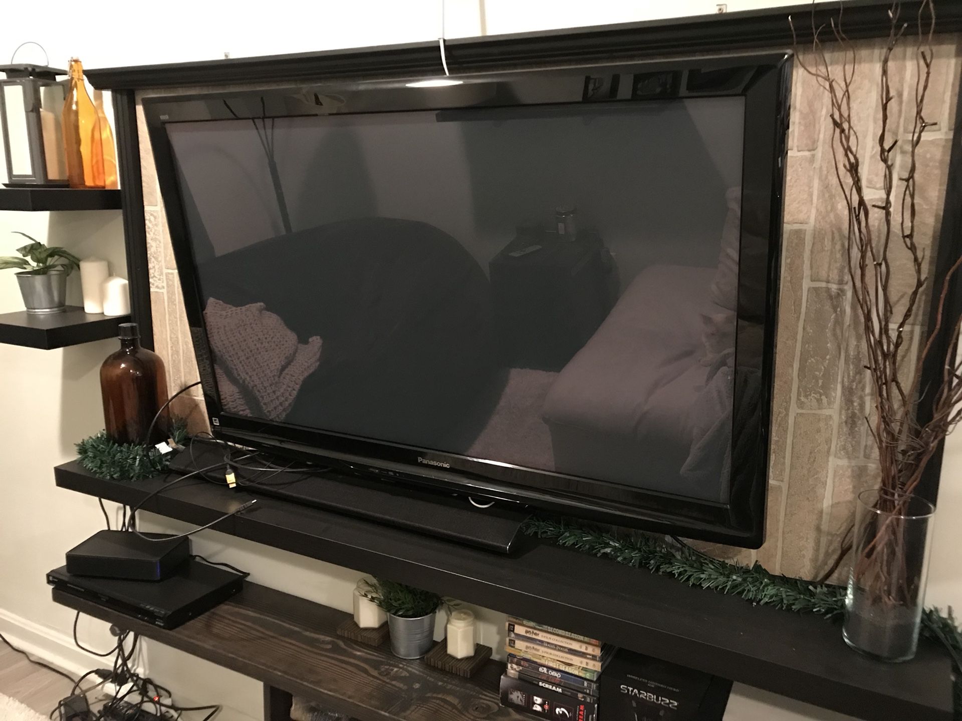 50” panasonic tv with swivel wall mount