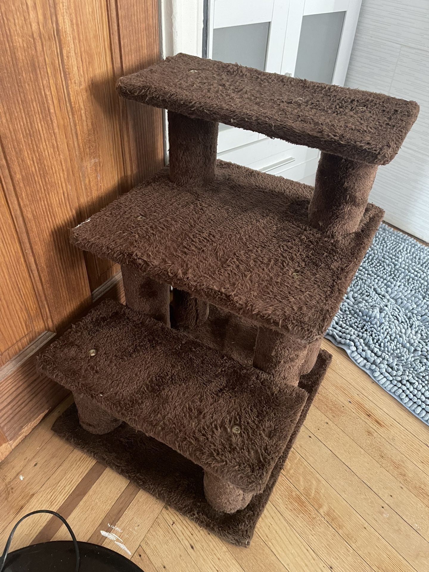 PET STAIRS - 3 steps - $20 color: brown see pics/video 19082/19151 p/u meet/deliver