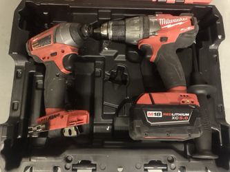 Milwaukee fuel hammer drill set with battery and charger