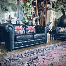 Classic Vintage Black Leather Chesterfield Loveseat Couch! Also have the Chair! A set!😍